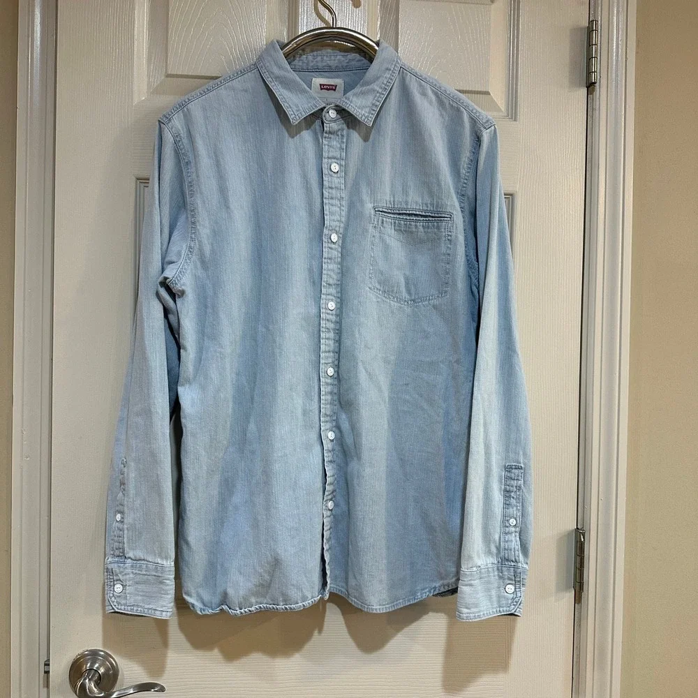 Levis Mens‎ Light Wash Chambray Denim Button Down Shirt Large Long Sleeve Pocket